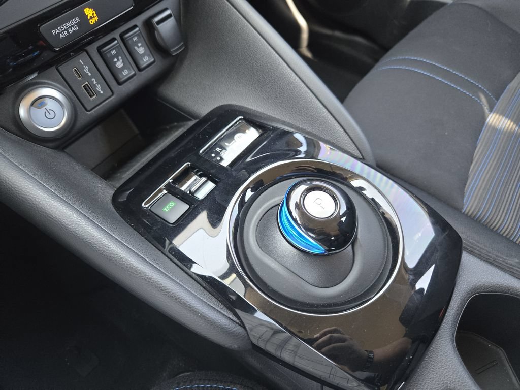 Used 2022 Nissan Leaf SV w/ SV Technology Package FWD image 22