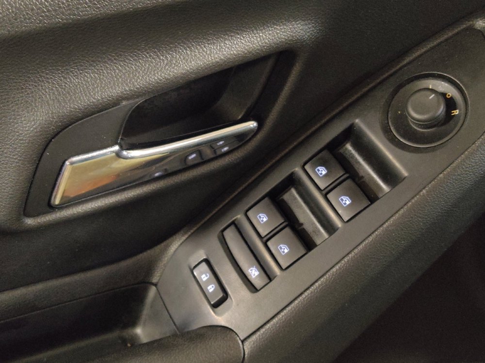 Used 2020 Chevrolet Trax LS image 27