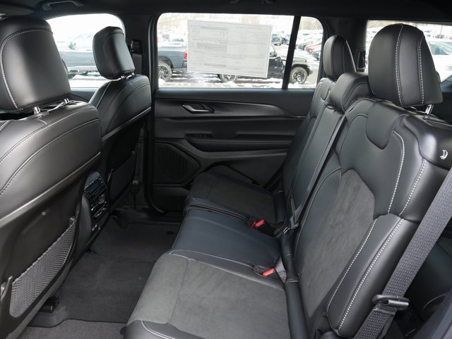 New 2025 Jeep Grand Cherokee L Laredo image 27