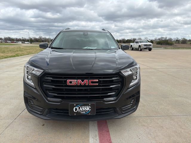 Used 2024 GMC Terrain SLE w/ Driver Convenience Package image 4