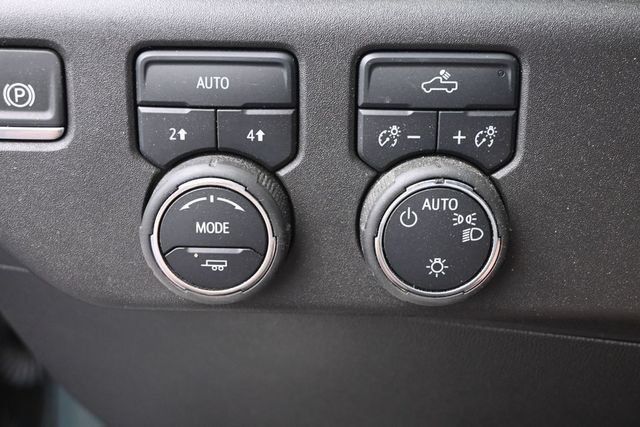 Used 2025 Chevrolet Silverado 1500 LT AWD/4WD image 33