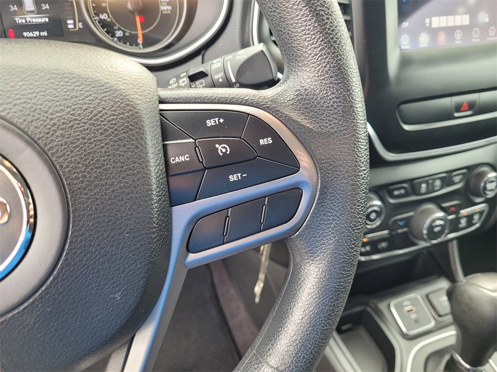 Used 2019 Jeep Cherokee Latitude w/ Popular Appearance Group image 23