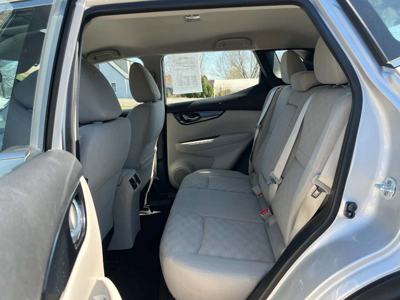 Used 2018 Nissan Rogue Sport SV w/ SV Technology Package AWD/4WD image 16