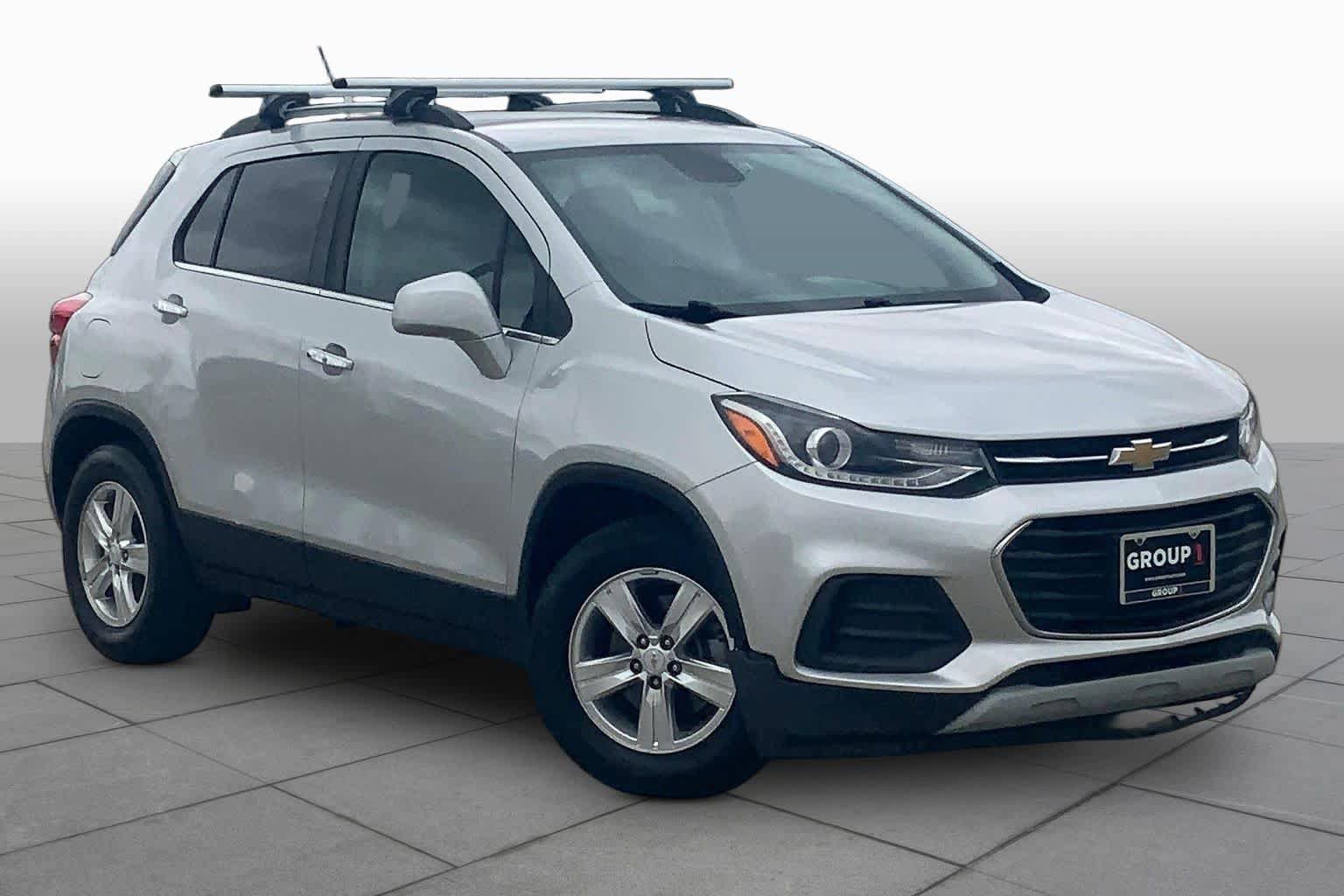 Used 2019 Chevrolet Trax LT w/ LT Convenience Package FWD image 2