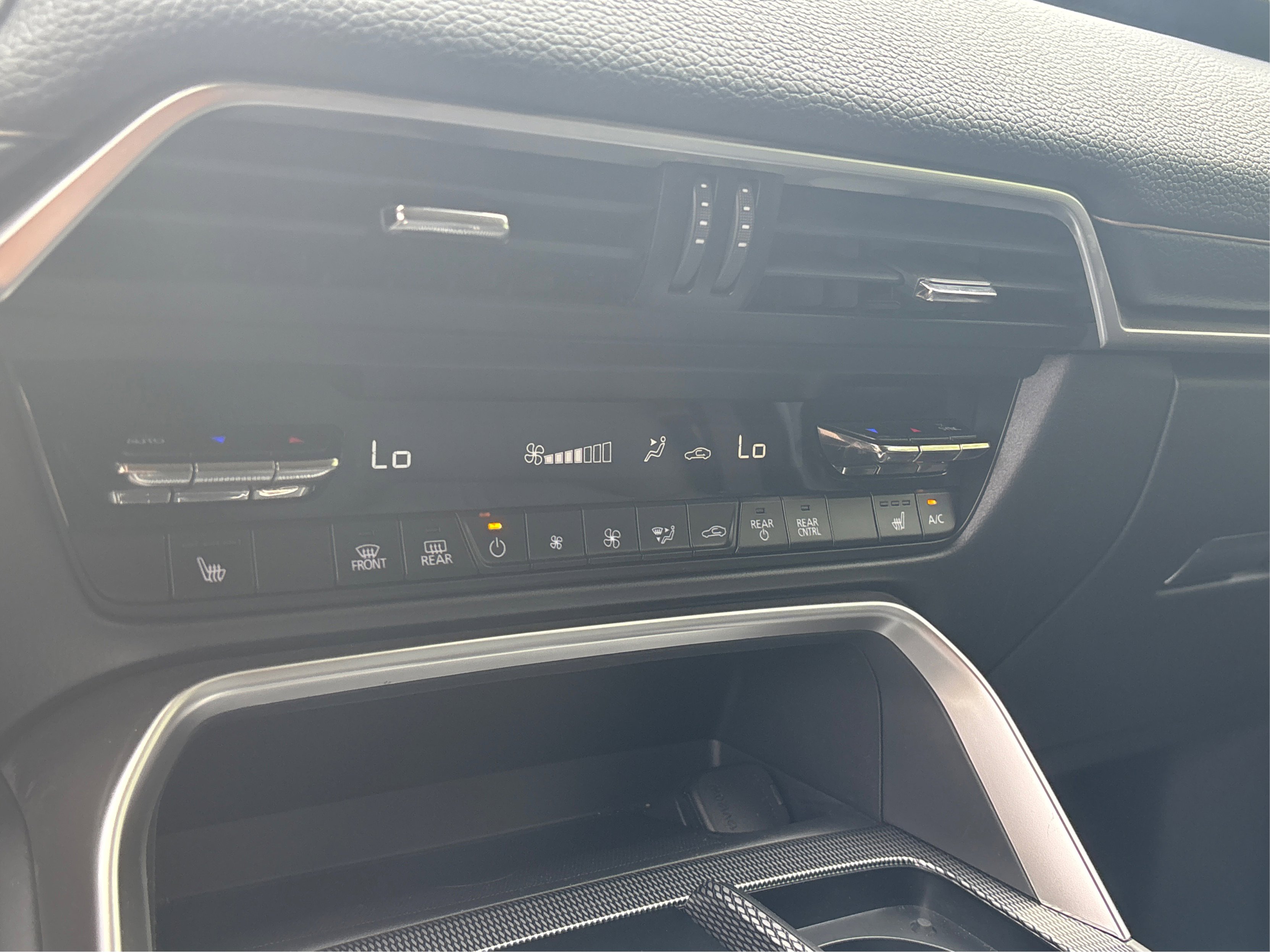 Used 2024 MAZDA CX-90 Plug-In Hybrid w/ Premium Pkg image 47