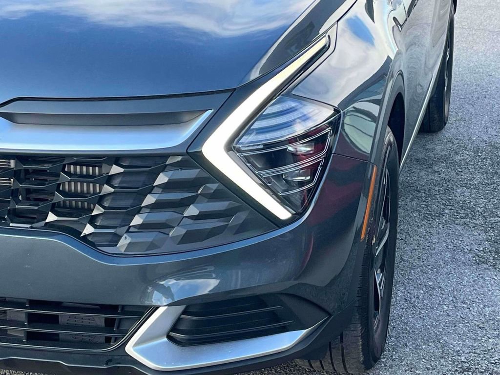 Used 2025 Kia Sportage LX image 31