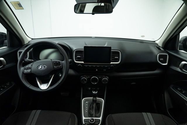 Used 2023 Hyundai Venue SEL image 16