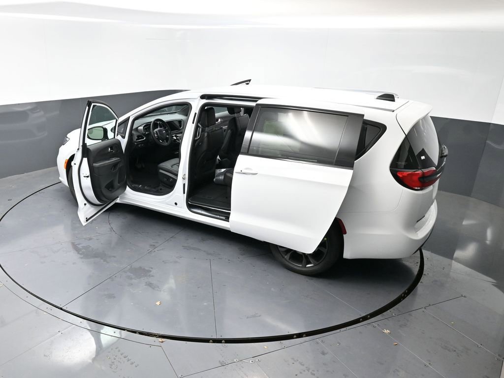 New 2026 Chrysler Pacifica Select image 42