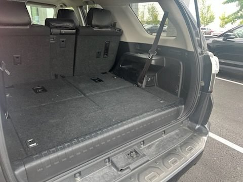 Used 2017 Toyota 4Runner SR5 AWD/4WD image 10
