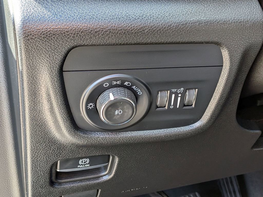 Certified 2023 Jeep Grand Cherokee L Limited w/ Black Appearance Package image 15