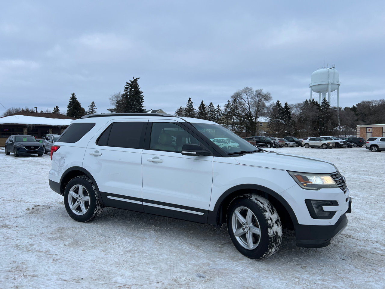 Used 2016 Ford Explorer XLT w/ Equipment Group 202A image 11