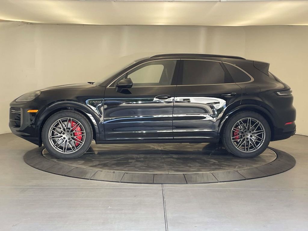 New 2025 Porsche Cayenne Turbo image 2