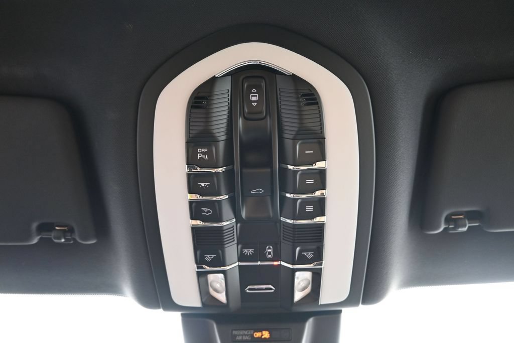 Certified 2026 Porsche Macan AWD/4WD image 21