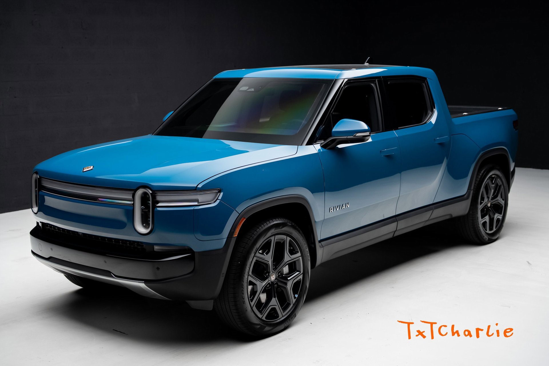 Used 2025 Rivian R1T Adventure