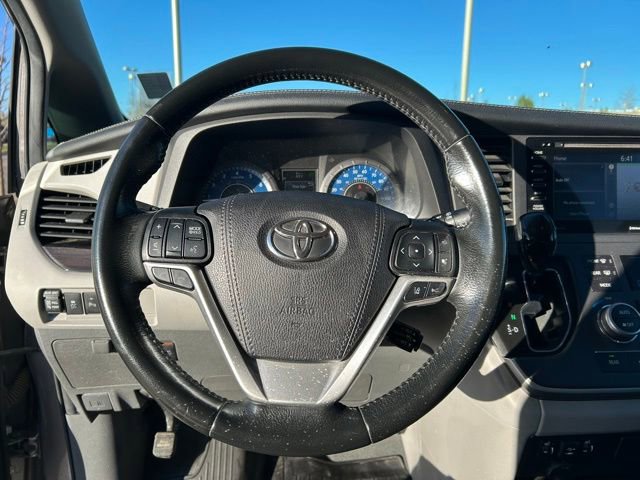 Used 2020 Toyota Sienna XLE w/ XLE Navigation Package AWD/4WD image 10