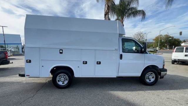 New 2025 Chevrolet Express 3500 w/ Power Convenience Package RWD image 9