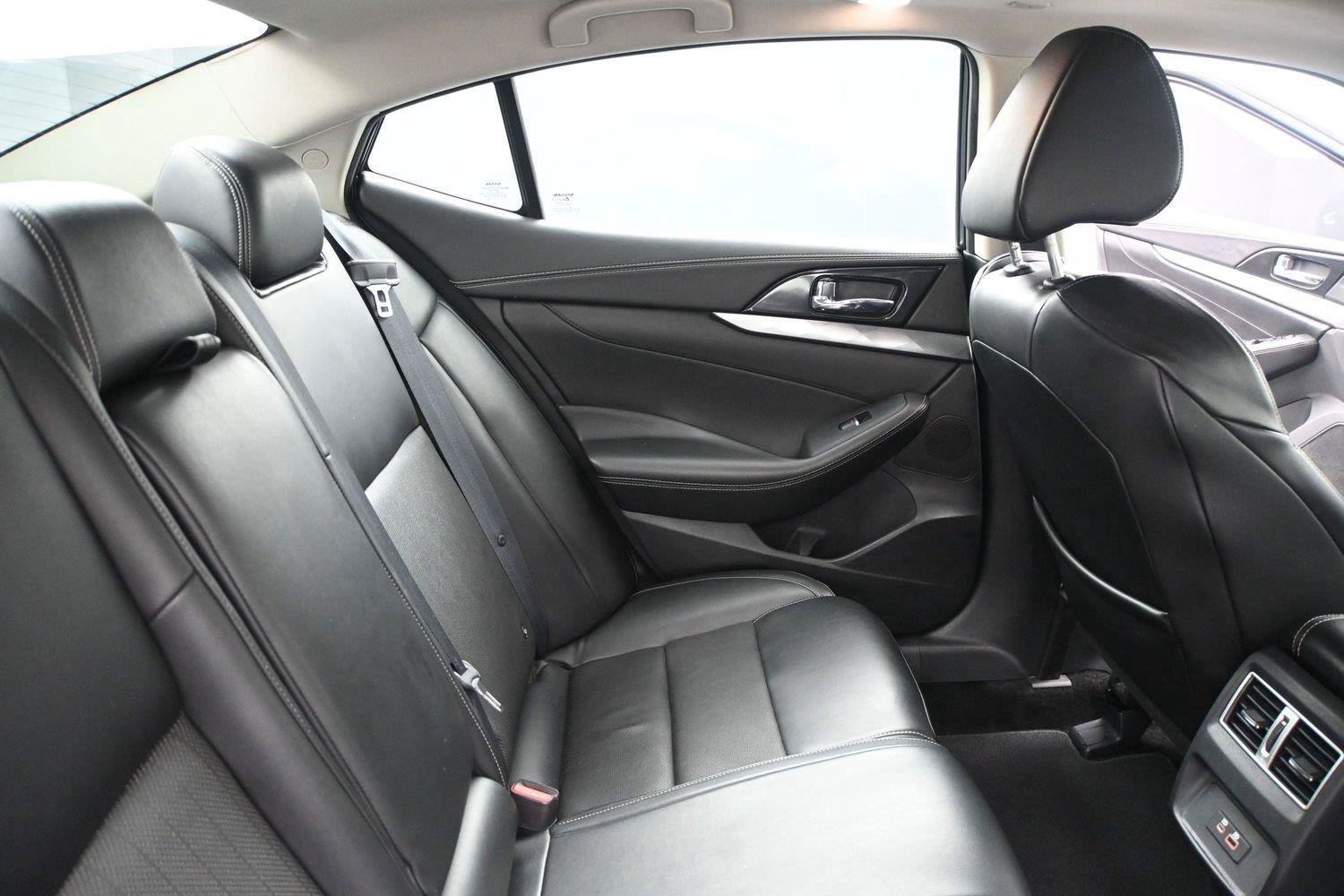 Used 2019 Nissan Maxima 3.5 SL w/ Floor Mat Group FWD image 19