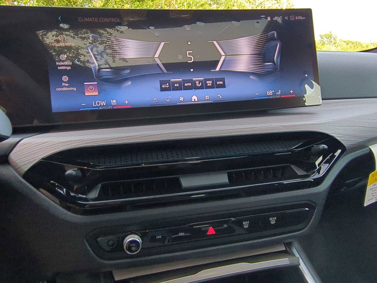 Used 2025 BMW i4 xDrive40i w/ Premium Package image 30