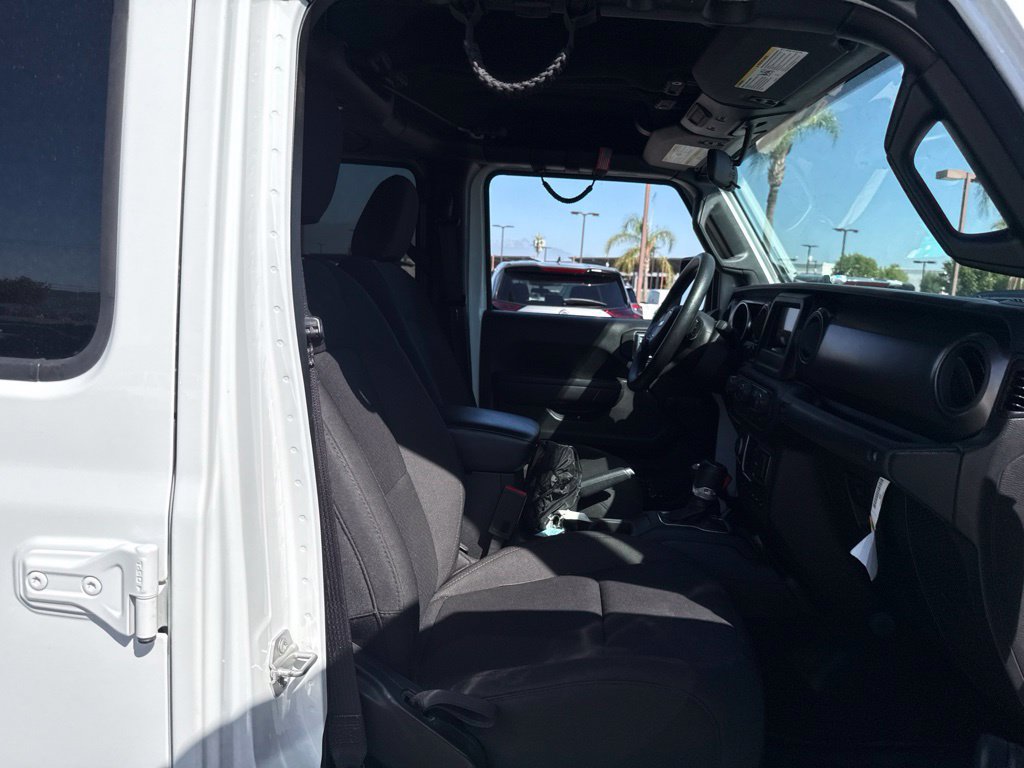 Used 2023 Jeep Gladiator Sport AWD/4WD image 19