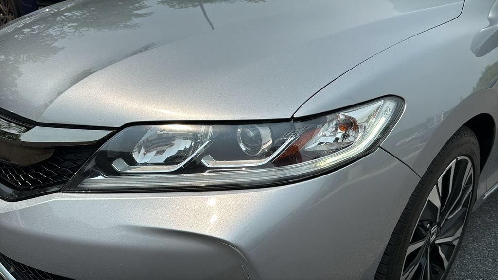 Used 2017 Honda Accord EX-L image 9