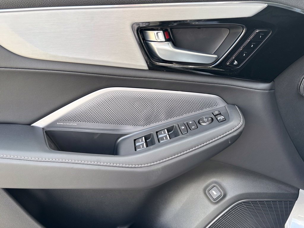 New 2026 Acura MDX w/ Technology Package FWD image 17