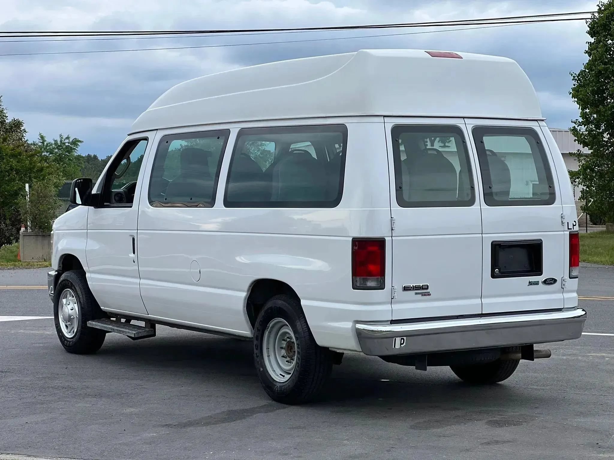 Used 2011 Ford E-150 and Econoline 150 w/ PWR Group RWD image 3