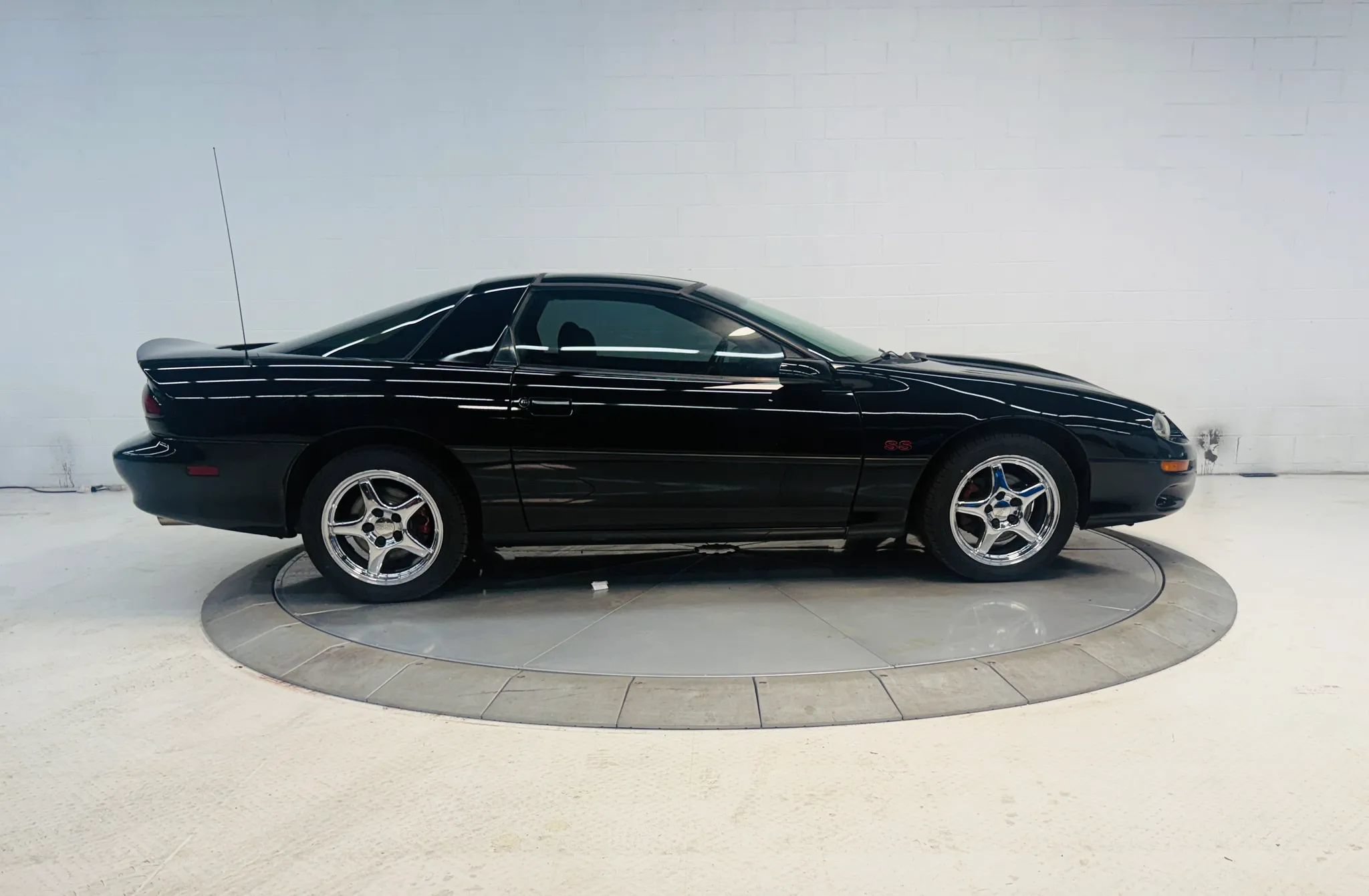 Used 2000 Chevrolet Camaro Z28 w/ SS Performance/Appearance Pkg RWD image 24