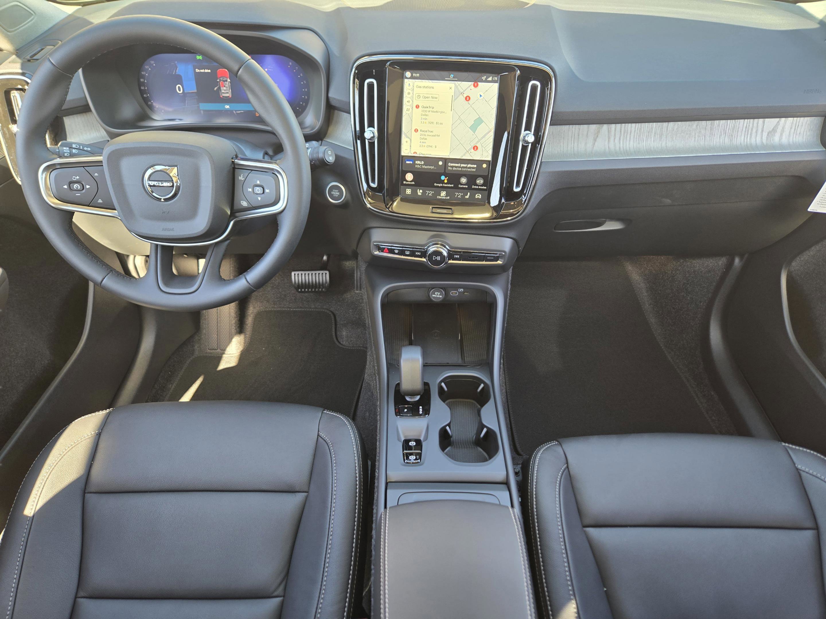 New 2026 Volvo XC40 B4 Core w/ Climate Package FWD image 23