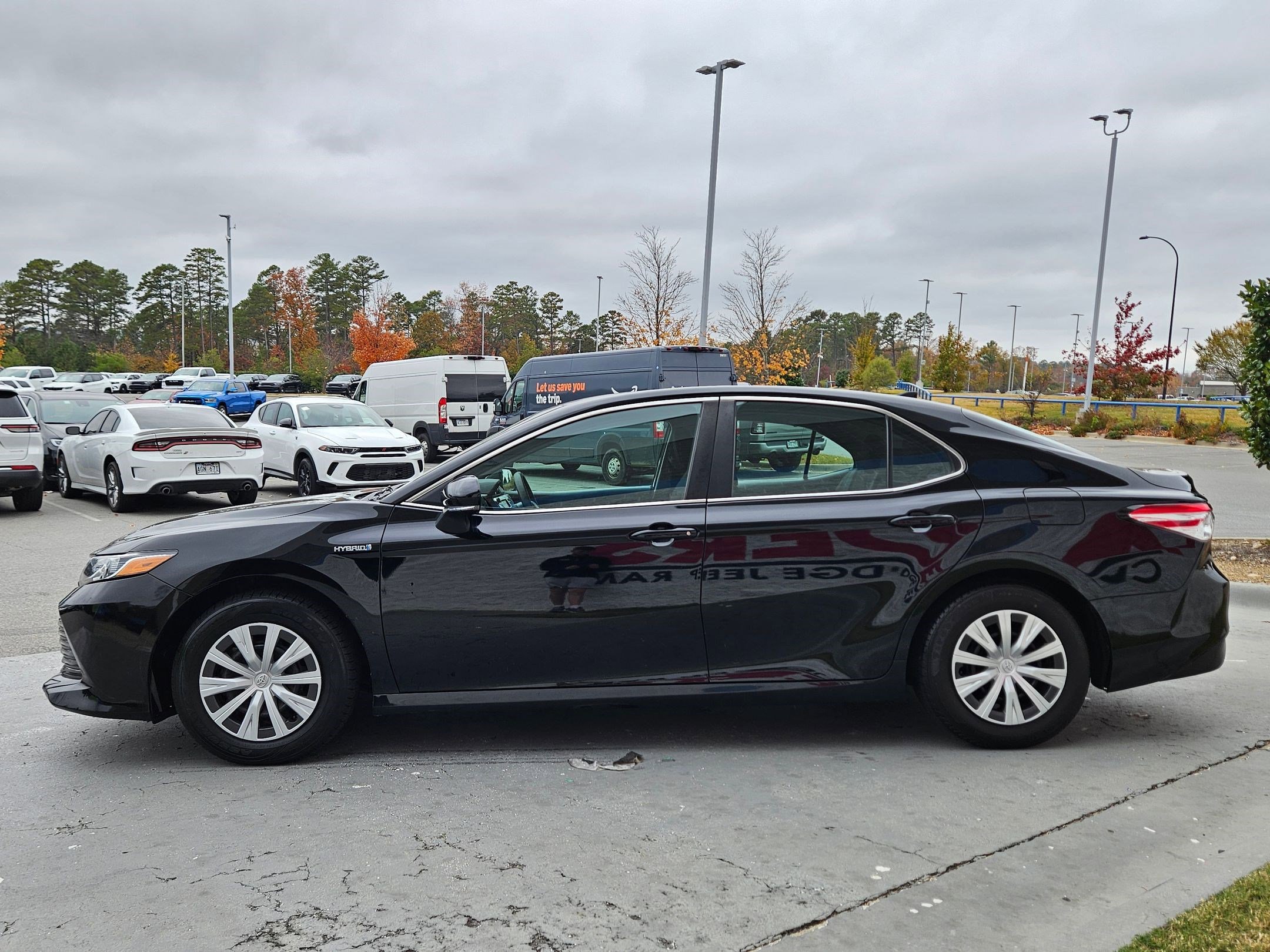 Used 2020 Toyota Camry LE image 4