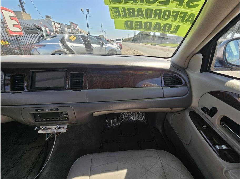 Used 1999 Lincoln Town Car Executive image 23