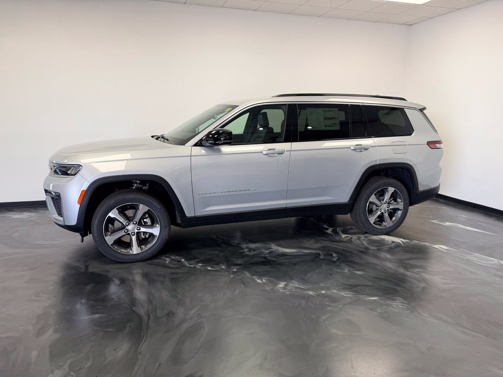 New 2026 Jeep Grand Cherokee L Limited w/ Trailer Tow Package AWD/4WD image 22
