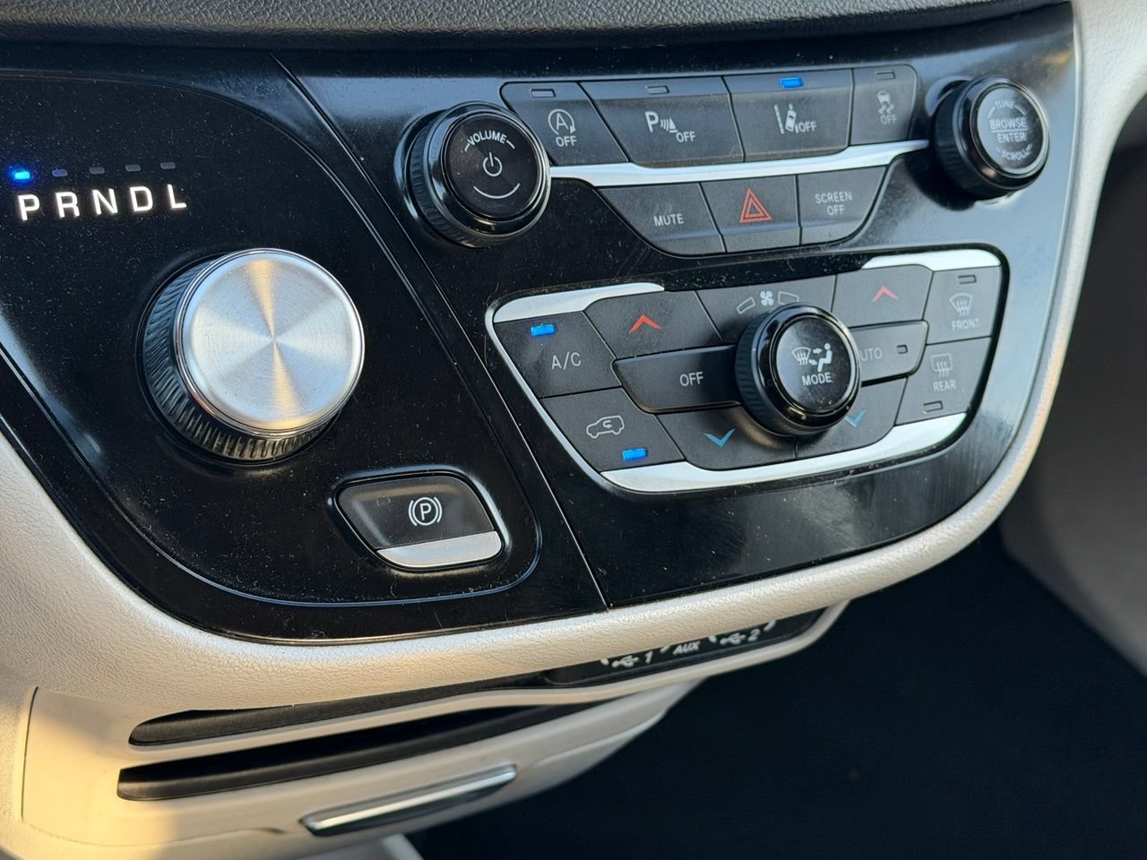 Used 2023 Chrysler Pacifica Touring-L FWD image 23
