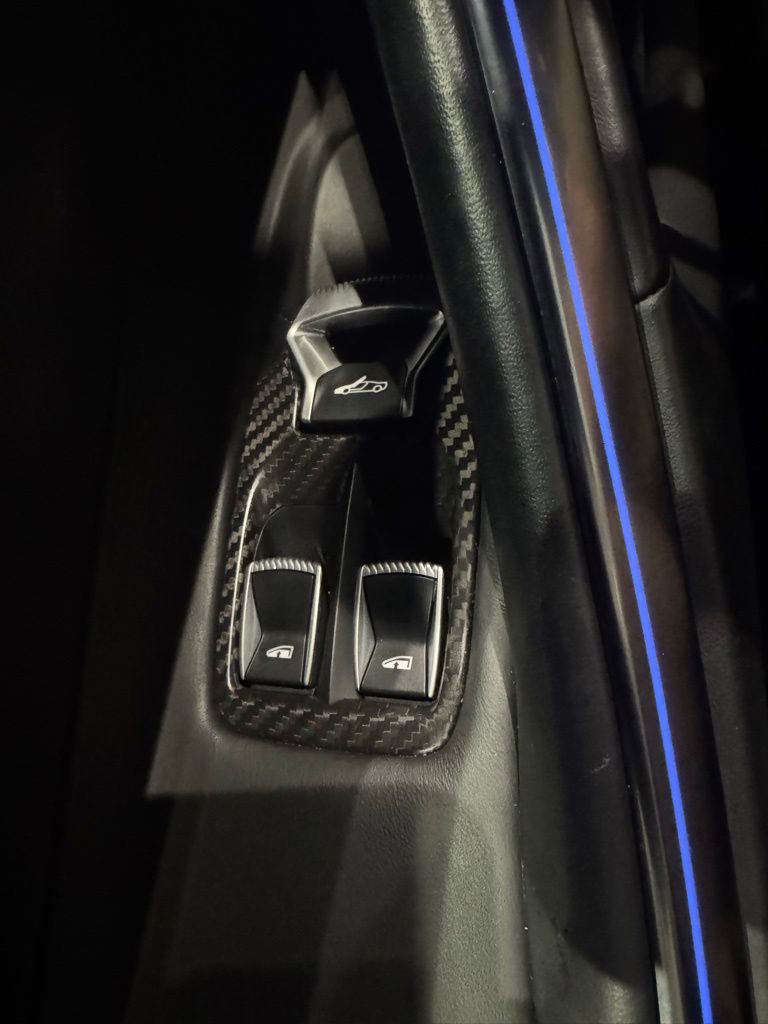 Used 2023 McLaren Artura RWD image 28