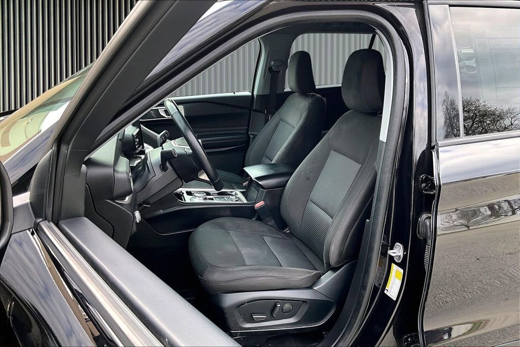Used 2022 Ford Explorer XLT image 26