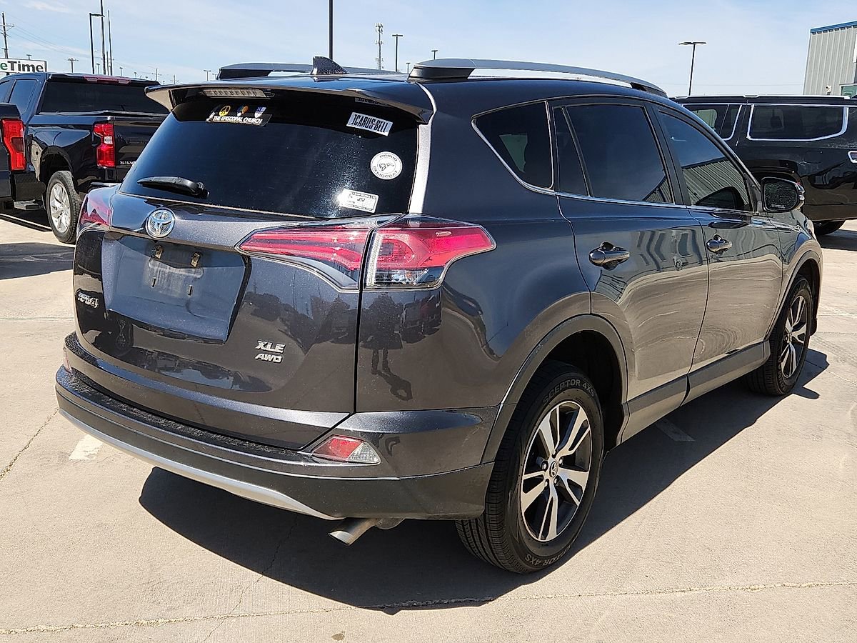 Used 2018 Toyota RAV4 XLE AWD/4WD image 3
