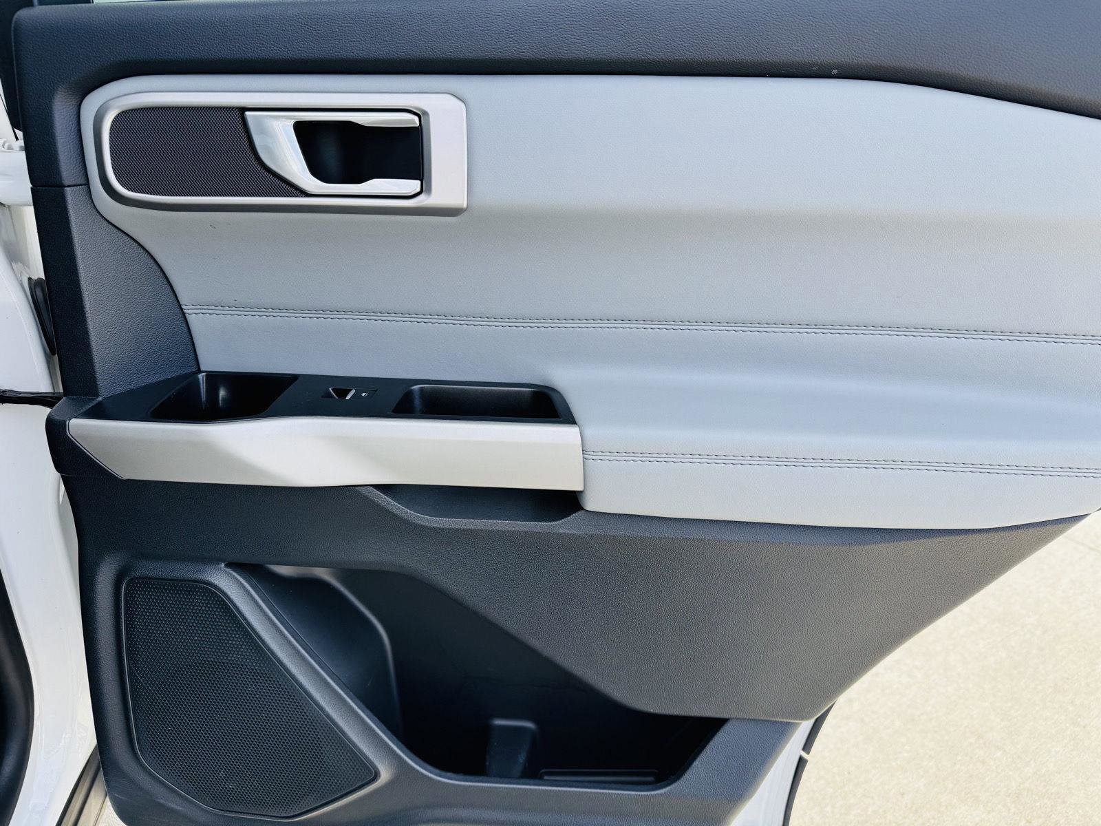 Used 2023 Ford Explorer XLT w/ Equipment Group 202A AWD/4WD image 32