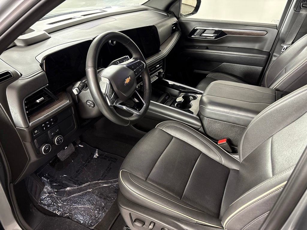 Certified 2025 Chevrolet Suburban Premier RWD image 35