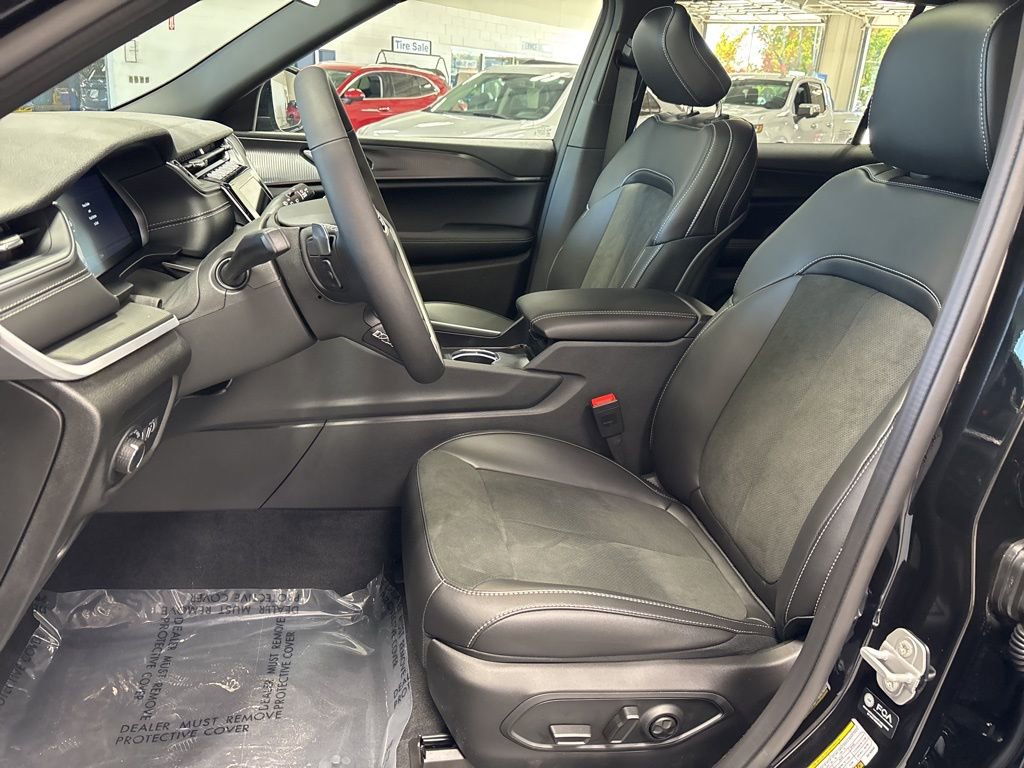 New 2025 Jeep Grand Cherokee L Altitude image 10