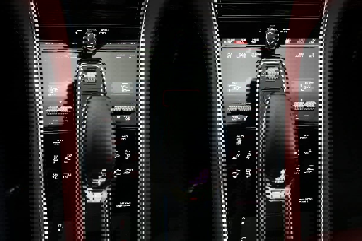 Used 2021 Porsche Panamera 4S w/ Premium Package image 30