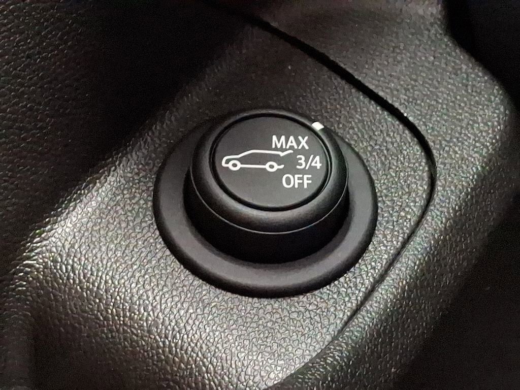 Used 2024 GMC Terrain SLT image 28