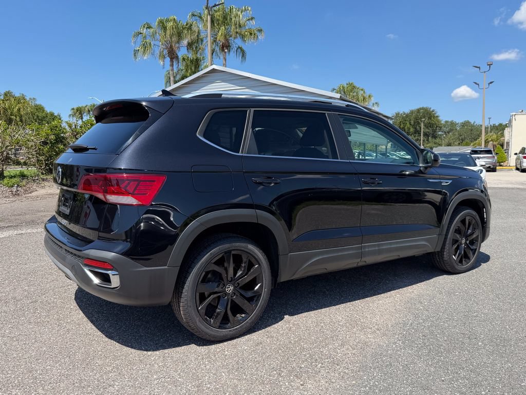 Used 2022 Volkswagen Taos SE FWD image 4
