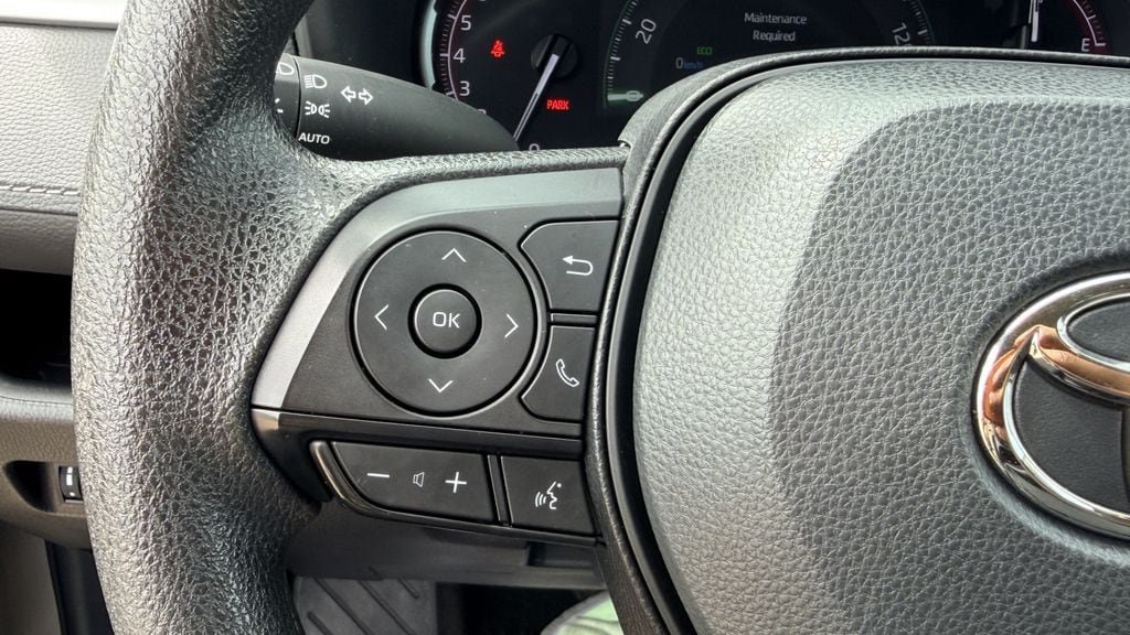 Used 2025 Toyota RAV4 XLE FWD image 20