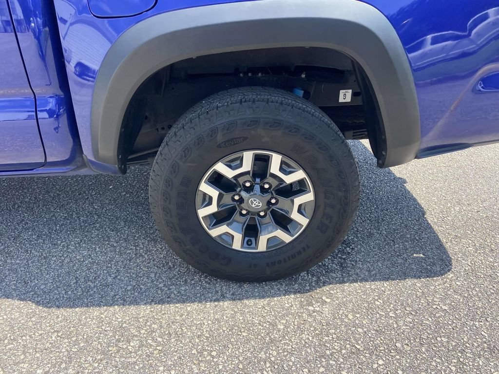 Used 2023 Toyota Tacoma TRD Off-Road w/ Technology Package AWD/4WD image 10