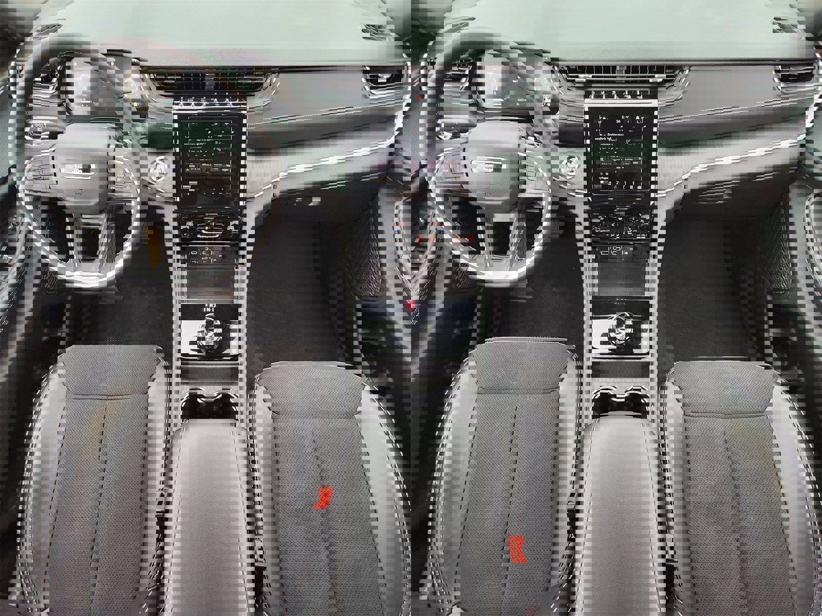 Certified 2024 Jeep Grand Cherokee L Laredo image 32