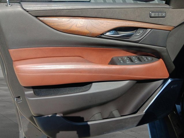Used 2019 Cadillac Escalade Premium Luxury image 10
