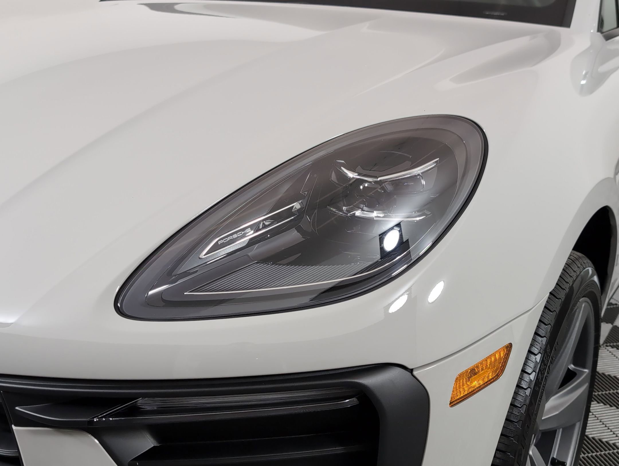 Used 2025 Porsche Macan image 11