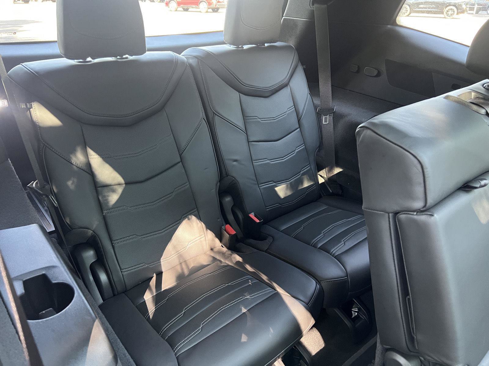 Used 2025 Cadillac XT6 Premium Luxury w/ Platinum Package AWD/4WD image 16