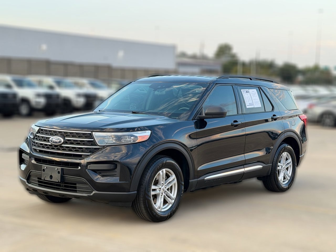 Used 2022 Ford Explorer XLT RWD image 2