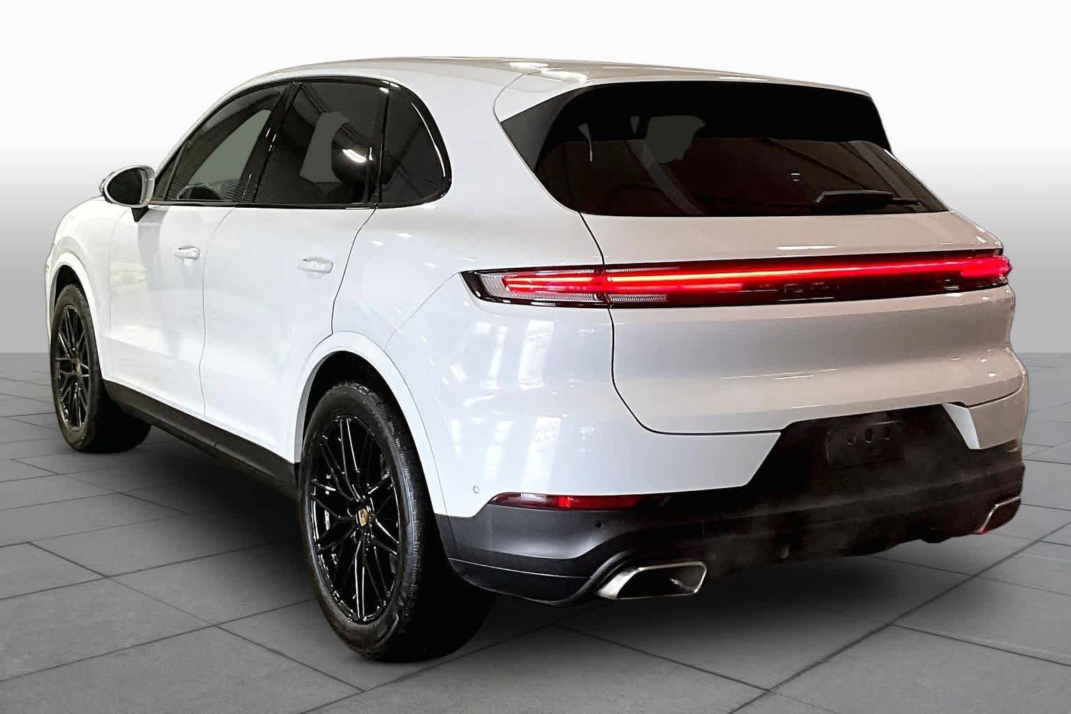 Used 2024 Porsche Cayenne AWD/4WD image 11