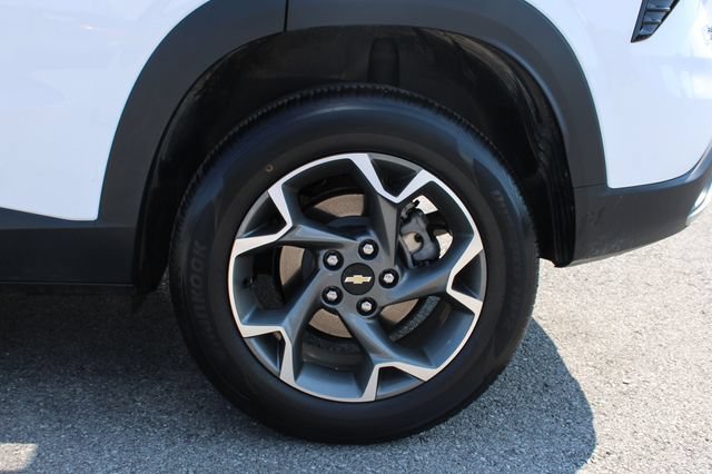 Used 2024 Chevrolet Trax LT w/ Driver Confidence Package FWD image 33